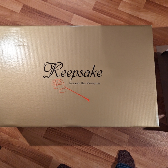 Bundle! Wedding gown WITH POCKETS and preservation box! - Picture 4 of 7